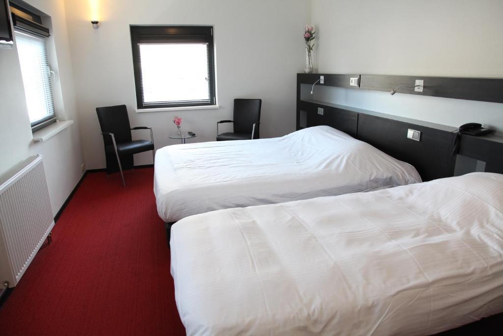 Stads Hotel Boerland Емен Стая снимка