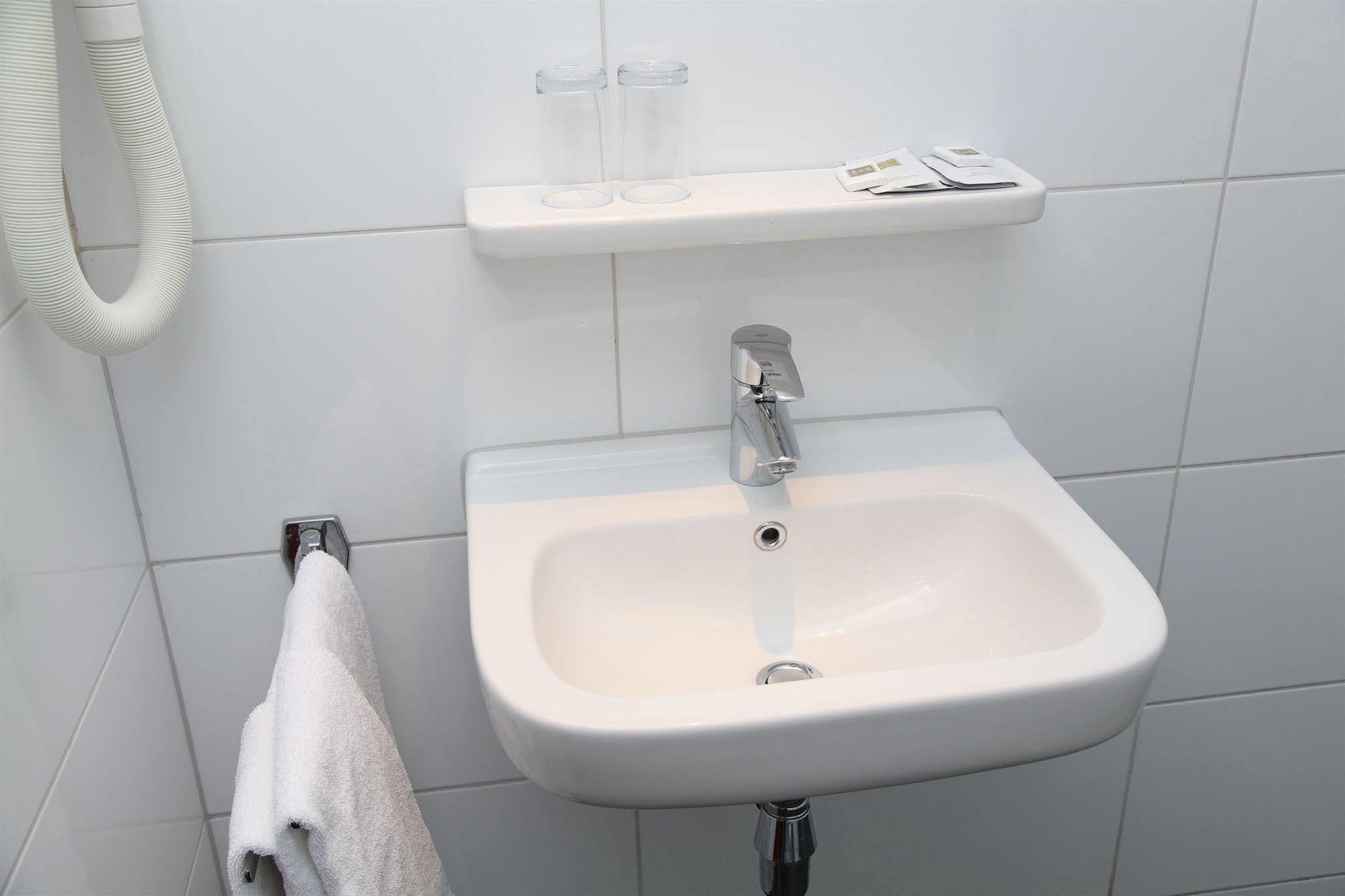 Stads Hotel Boerland Емен Екстериор снимка