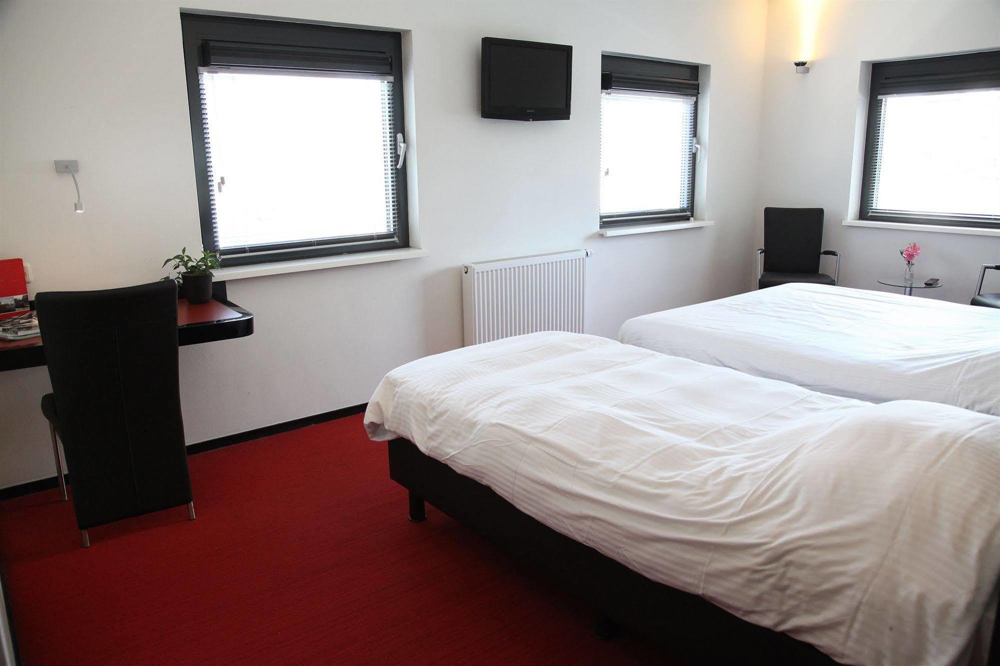 Stads Hotel Boerland Емен Екстериор снимка
