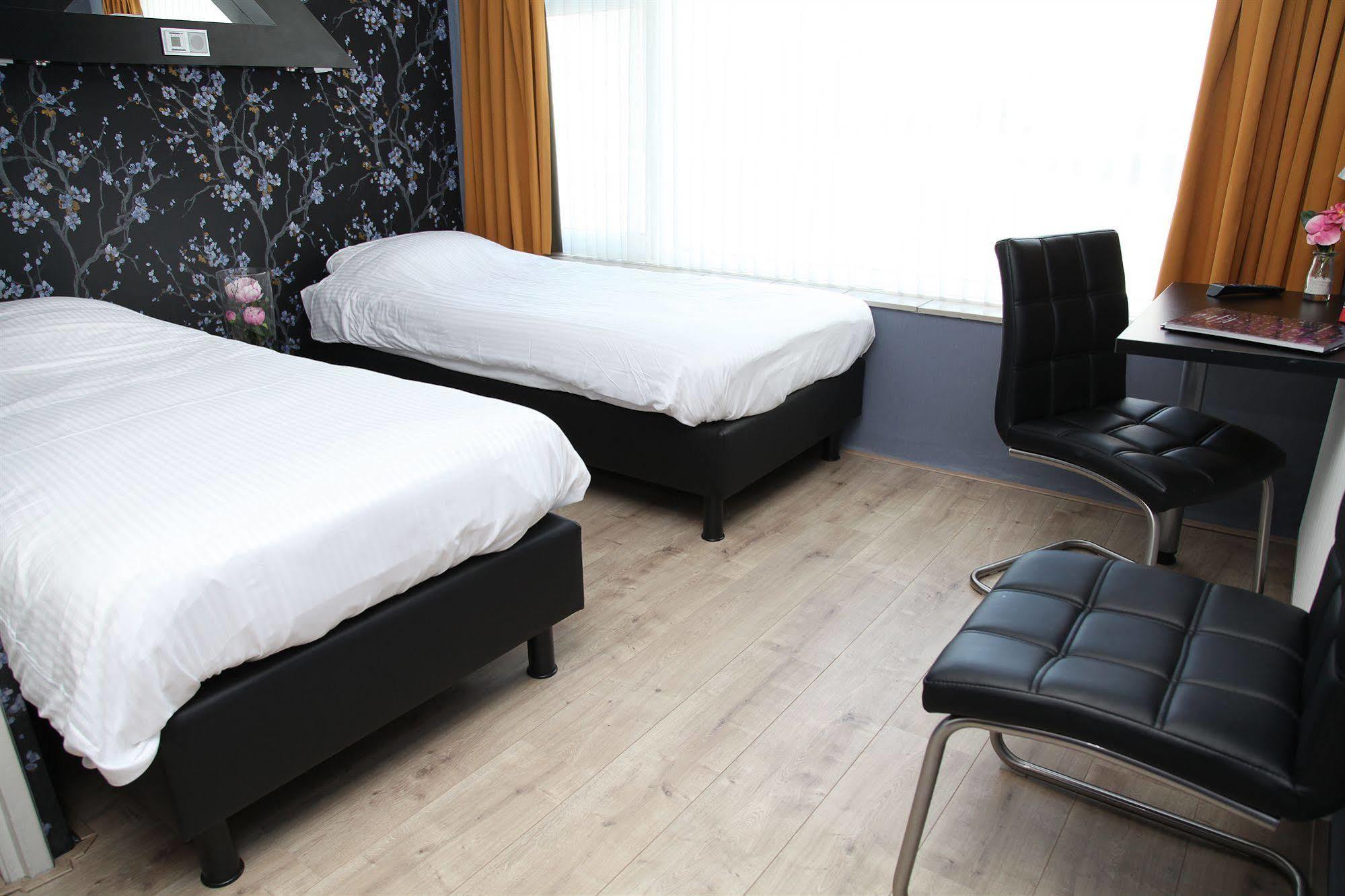 Stads Hotel Boerland Емен Екстериор снимка