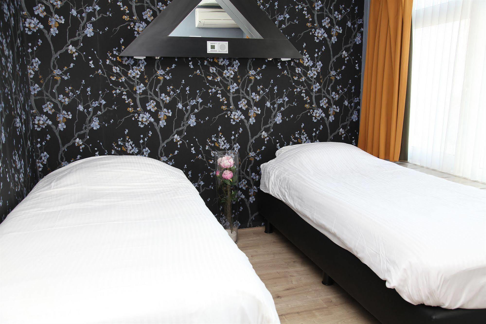 Stads Hotel Boerland Емен Екстериор снимка